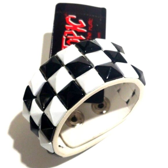 Chunky Snap Closure Bracelet Elegant Black & Write - Women's Fashion Jewelry - Picture 3 of 7